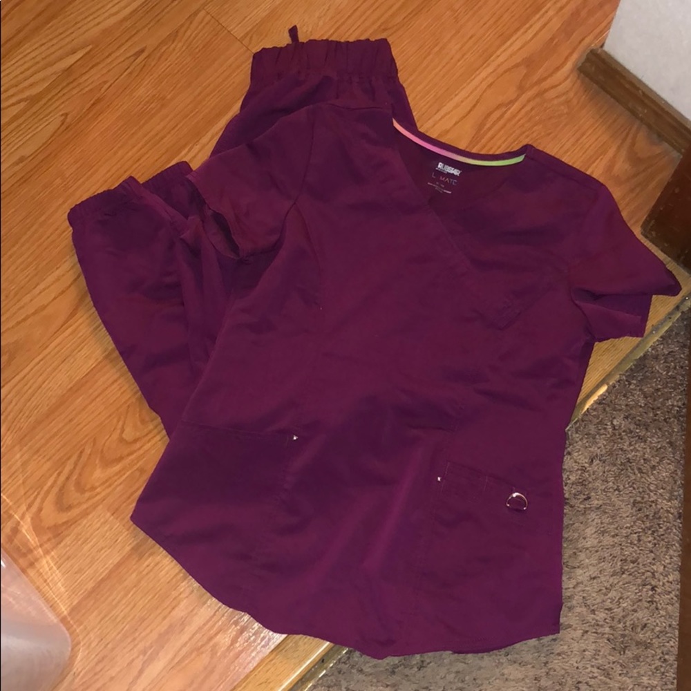 Scrub set